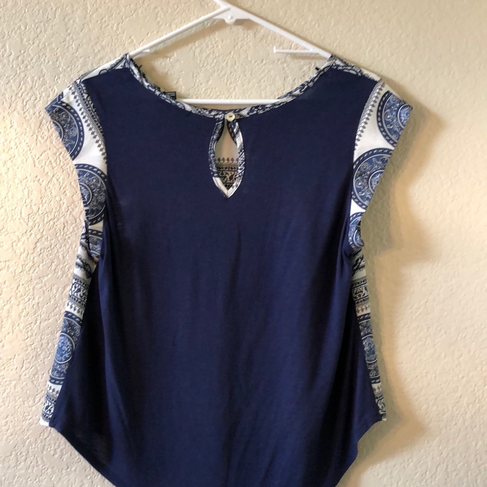 Fun Pattern Top! - Picture 4 of 4